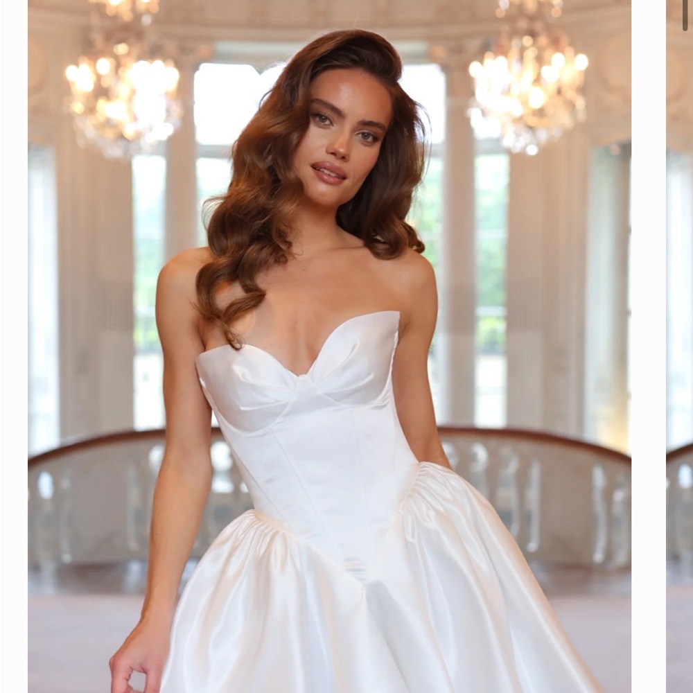 Elegant White Strapless Wedding Dress